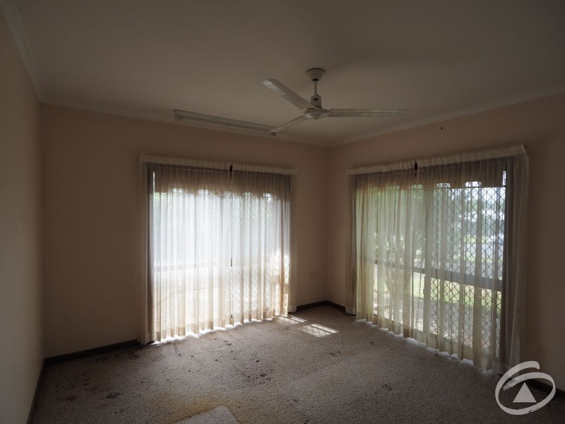 2 Begonia Place, Mooroobool QLD 4870