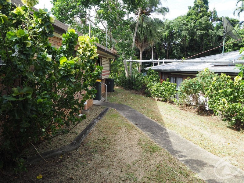 2 Begonia Place, Mooroobool QLD 4870