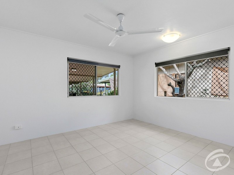 2/44 Mimosa Street, Holloways Beach QLD 4878