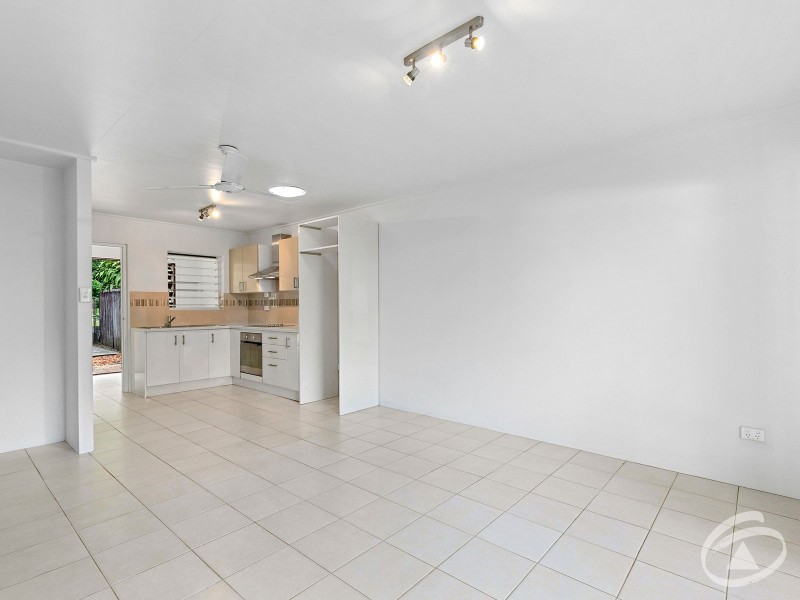 2/44 Mimosa Street, Holloways Beach QLD 4878