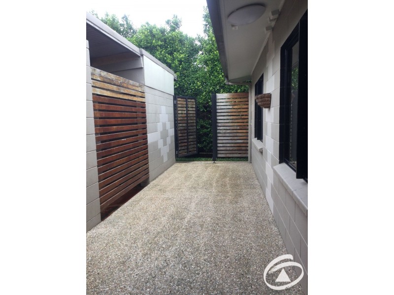 25 Mulligan Street, Manoora QLD 4870