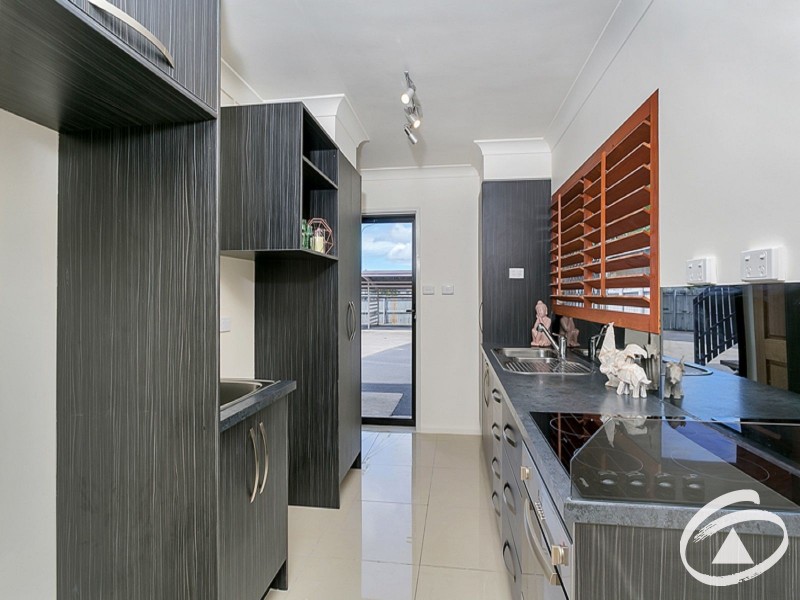 2/1 Sandown Close, Woree QLD 4868
