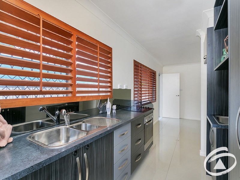 2/1 Sandown Close, Woree QLD 4868
