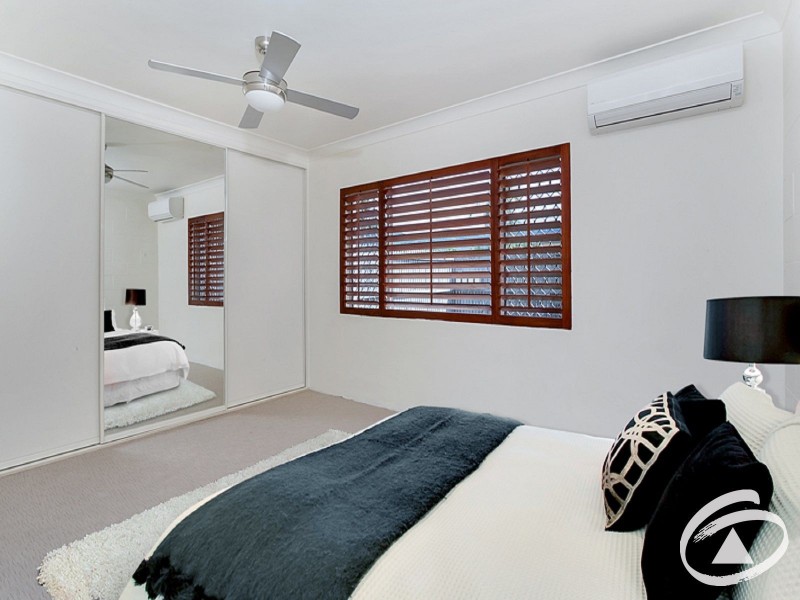 2/1 Sandown Close, Woree QLD 4868