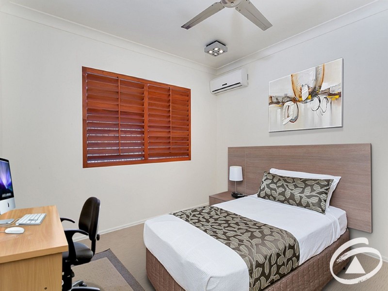 2/1 Sandown Close, Woree QLD 4868