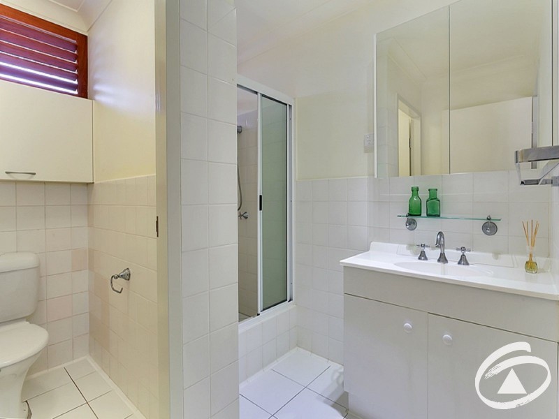 2/1 Sandown Close, Woree QLD 4868