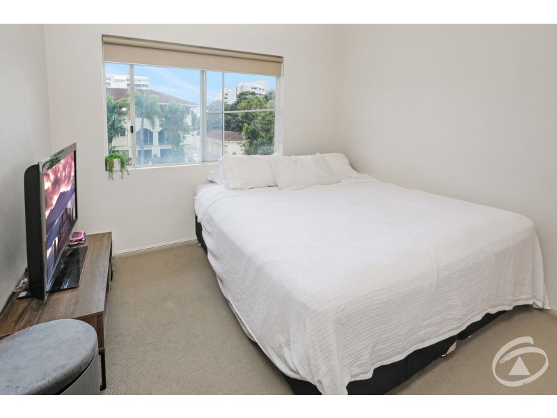 8/25-27 Digger Street, Cairns North QLD 4870