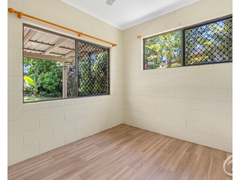35 Mestrez Street, Mooroobool QLD 4870