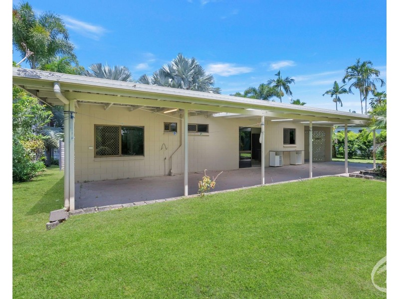 35 Mestrez Street, Mooroobool QLD 4870