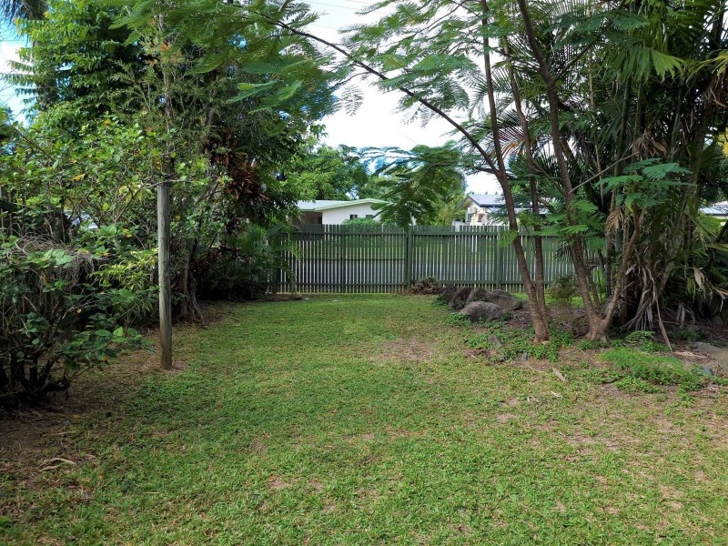 33 Kavieng Street, Trinity Beach QLD 4879