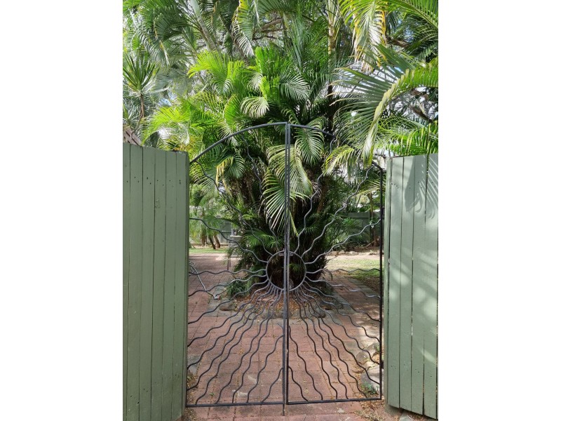 33 Kavieng Street, Trinity Beach QLD 4879