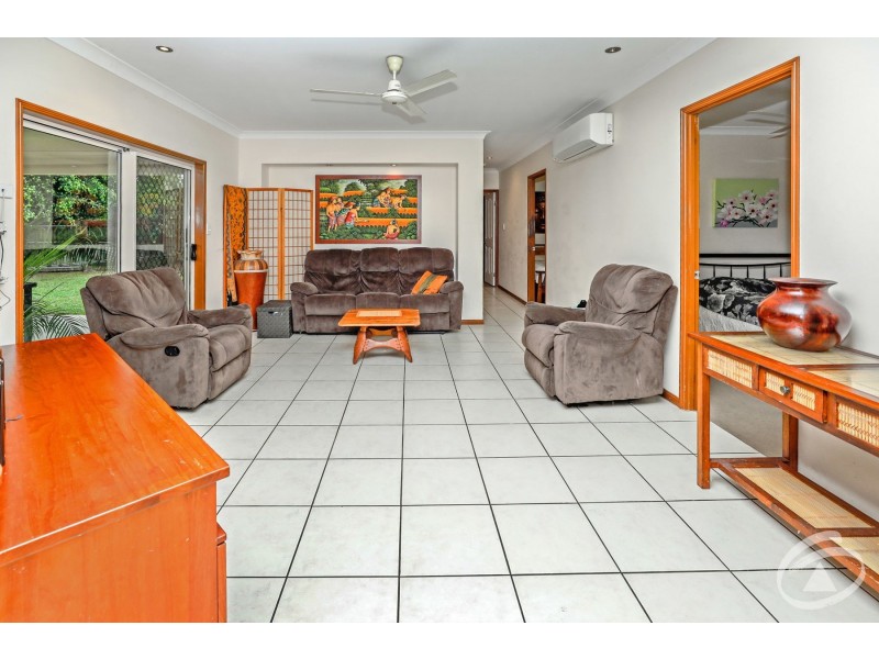 10 Tyrconnell Crescent, Redlynch QLD 4870