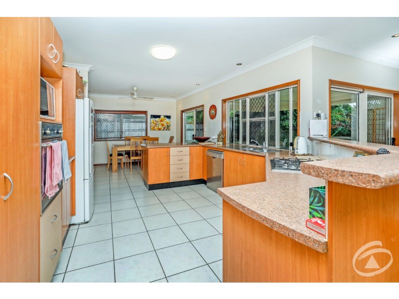 10 Tyrconnell Crescent, Redlynch QLD 4870