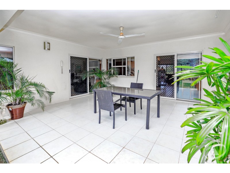 10 Tyrconnell Crescent, Redlynch QLD 4870