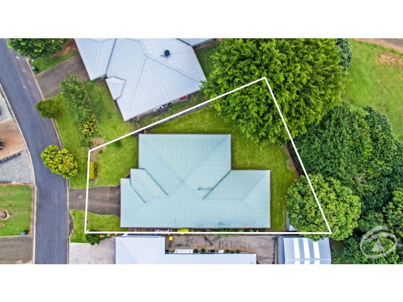 10 Tyrconnell Crescent, Redlynch QLD 4870