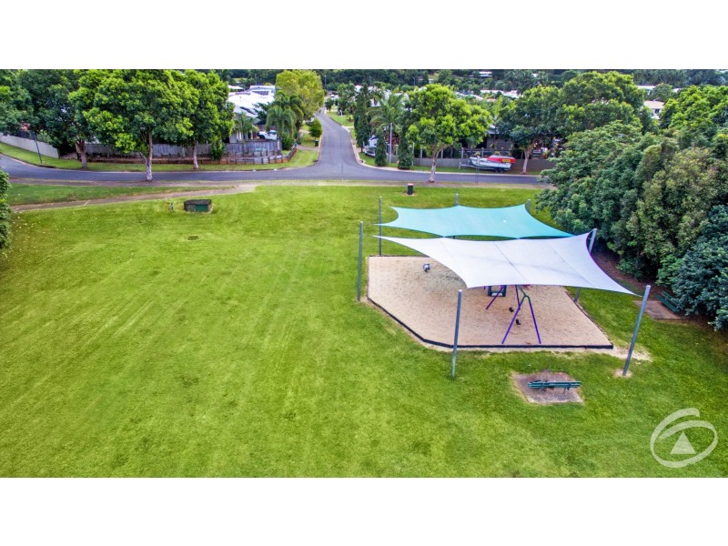 10 Tyrconnell Crescent, Redlynch QLD 4870