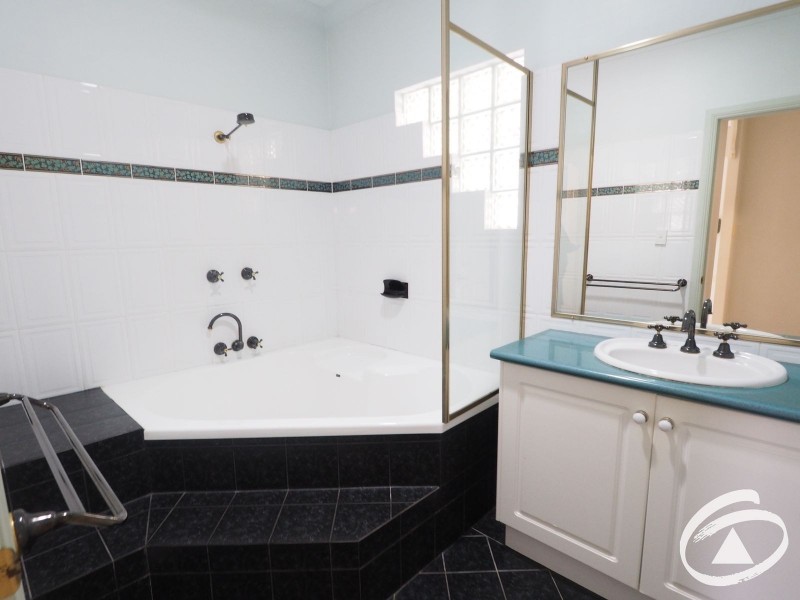 2 Greenock Way, Brinsmead QLD 4870