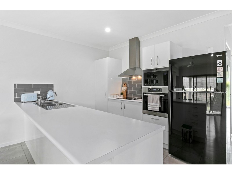 1 & 2/33 Anson Street, Bentley Park QLD 4869