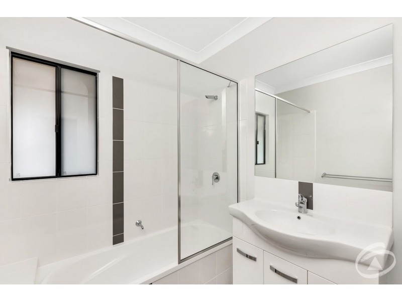 1 & 2/33 Anson Street, Bentley Park QLD 4869