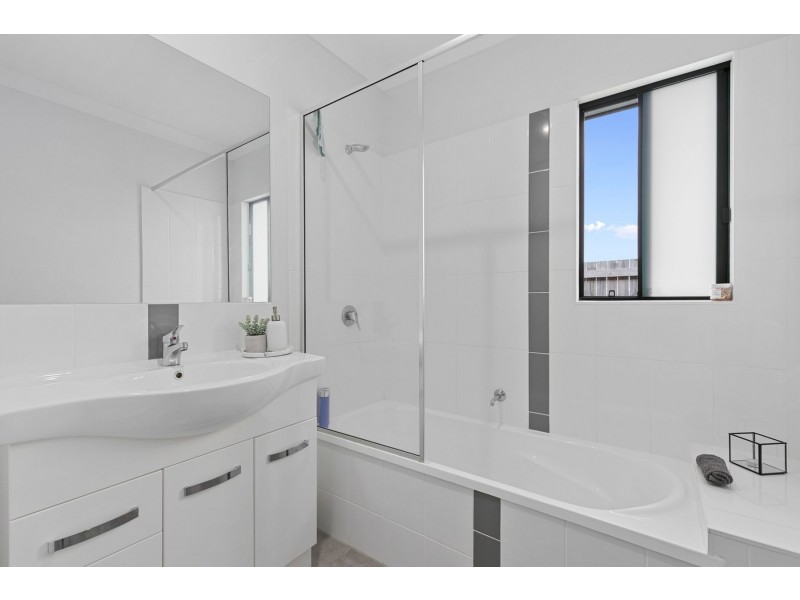 1 & 2/33 Anson Street, Bentley Park QLD 4869