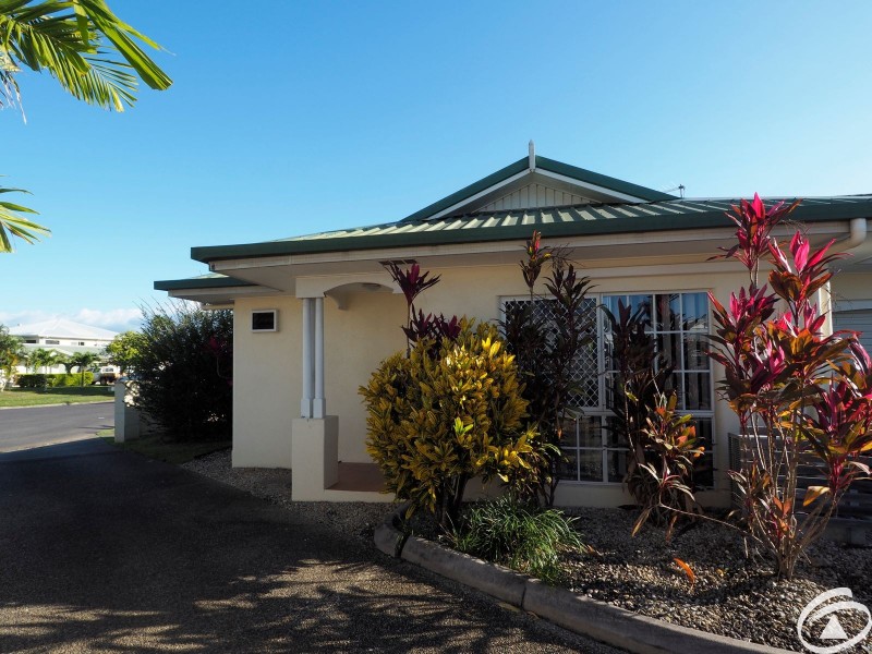 1/4 Ingham Court, Mooroobool QLD 4870