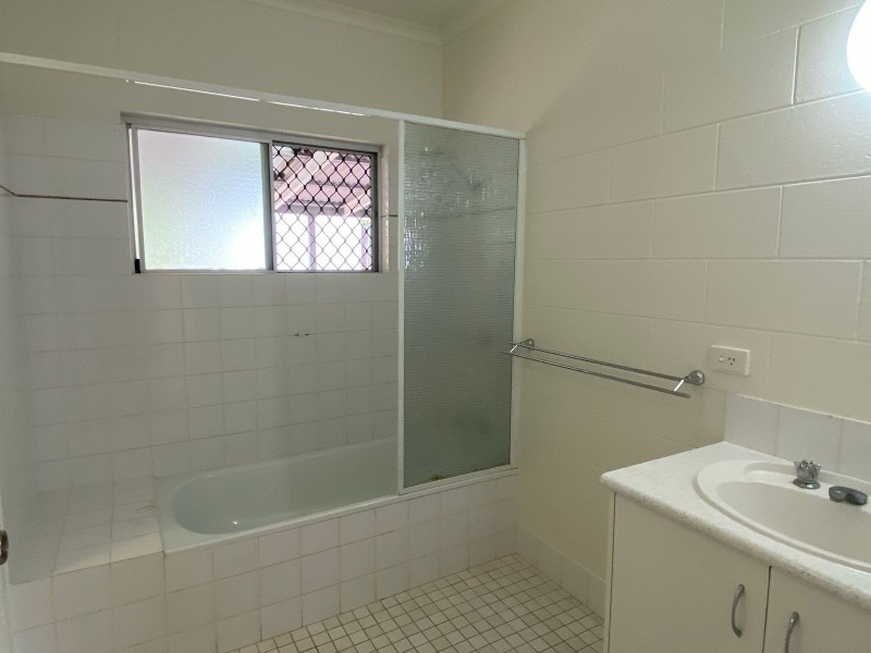 2 Mein Close, Brinsmead QLD 4870