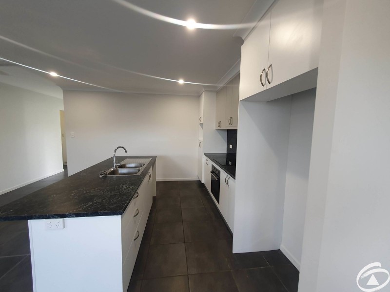 18 Edge Court, Manoora QLD 4870