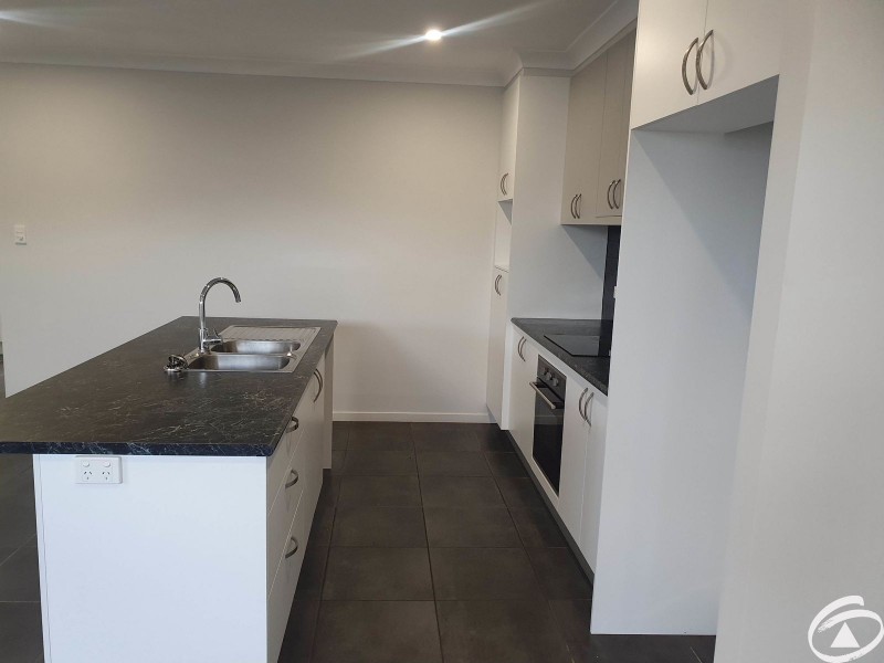 18 Edge Court, Manoora QLD 4870