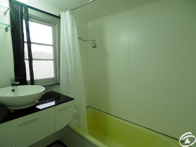 2/42 Lily Street, Cairns North QLD 4870