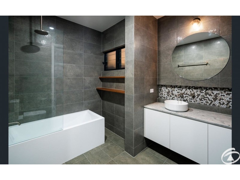 6B Diamond Close, Stratford QLD 4870