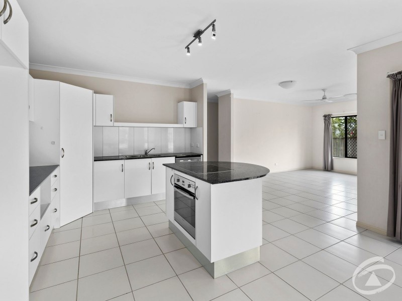 122 Springbrook Avenue, Redlynch QLD 4870