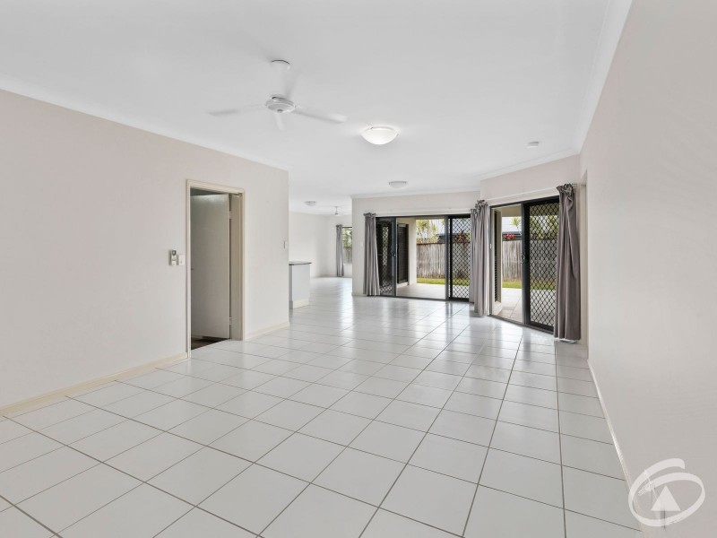 122 Springbrook Avenue, Redlynch QLD 4870