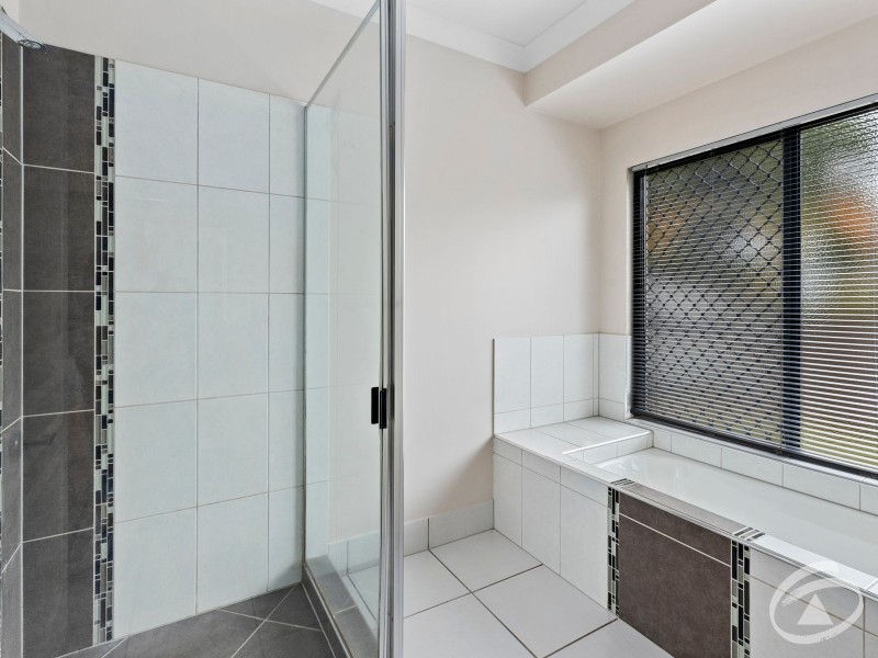 122 Springbrook Avenue, Redlynch QLD 4870