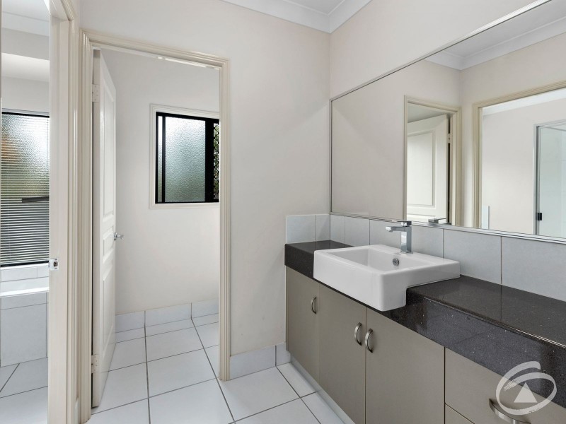 122 Springbrook Avenue, Redlynch QLD 4870