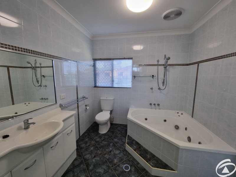 2 Tracey Close, Woree QLD 4868