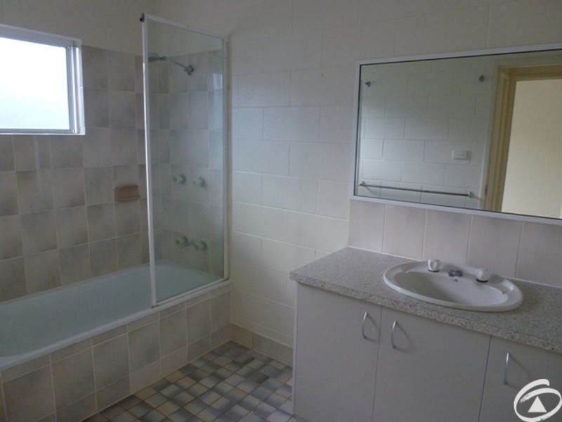 8 Mangano Close, Brinsmead QLD 4870