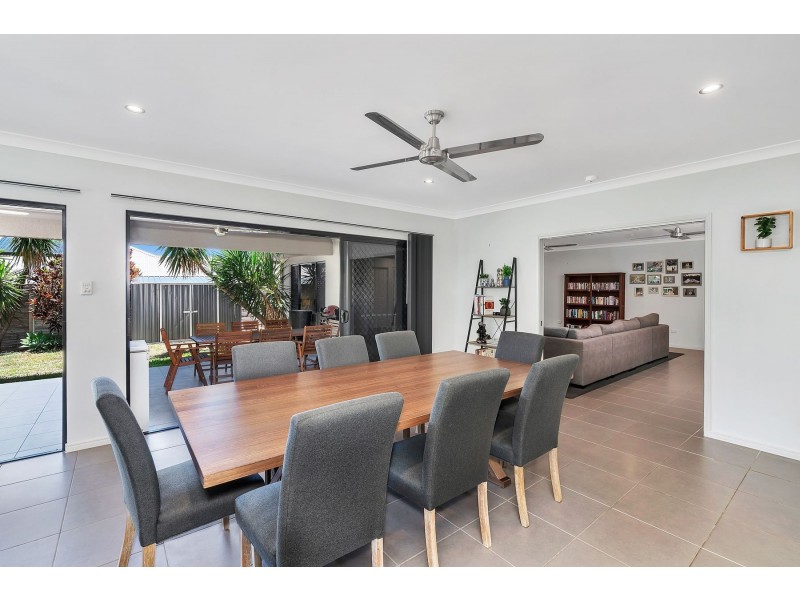 16 Retreat Close, Palm Cove QLD 4879