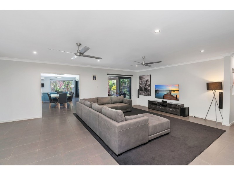 16 Retreat Close, Palm Cove QLD 4879