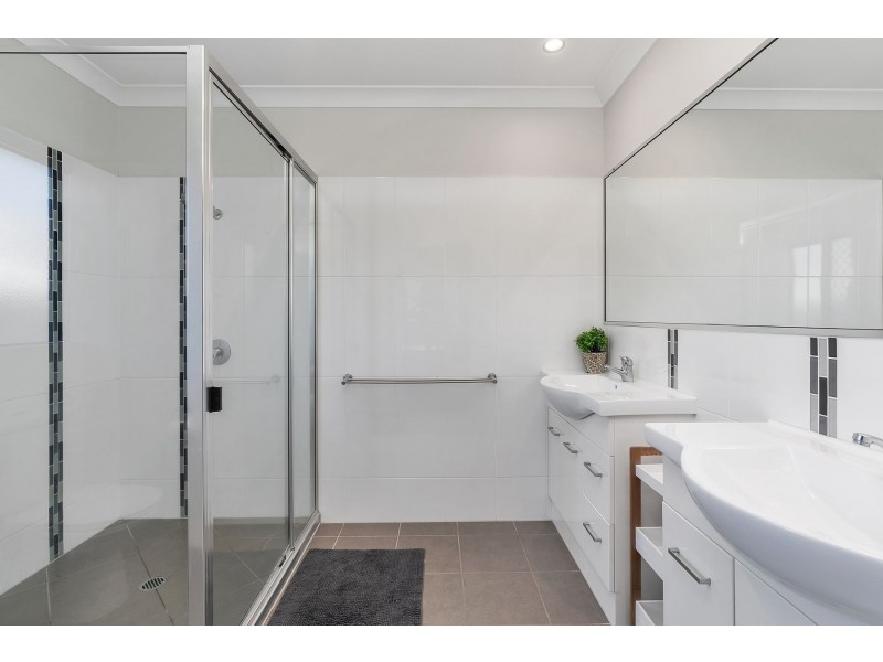 16 Retreat Close, Palm Cove QLD 4879