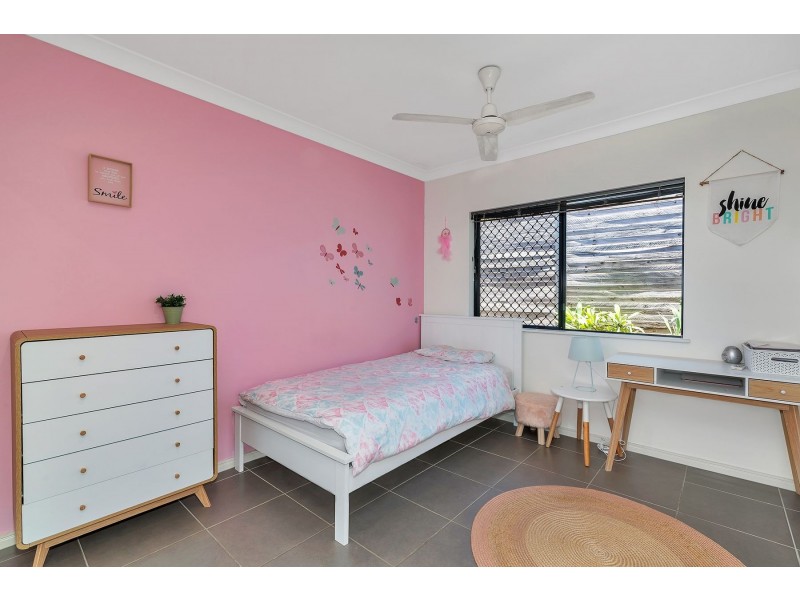 16 Retreat Close, Palm Cove QLD 4879