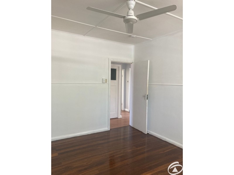 489 McCoombe Street, Mooroobool QLD 4870