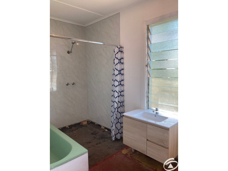 489 McCoombe Street, Mooroobool QLD 4870