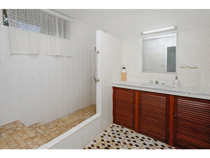 18 Carroo Street, Bayview Heights QLD 4868
