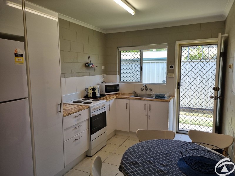 2/379 Mayers Street, Edge Hill QLD 4870