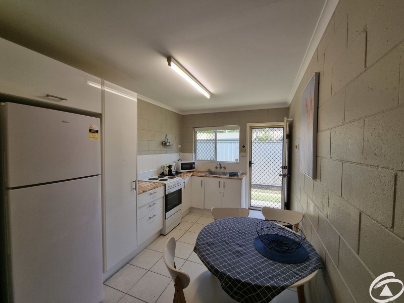2/379 Mayers Street, Edge Hill QLD 4870