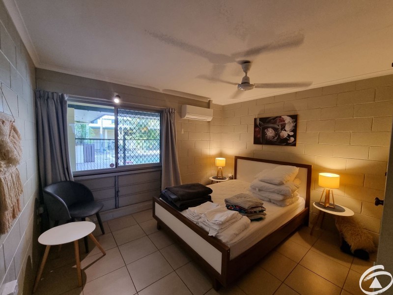 2/379 Mayers Street, Edge Hill QLD 4870