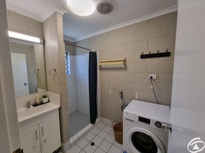 2/379 Mayers Street, Edge Hill QLD 4870