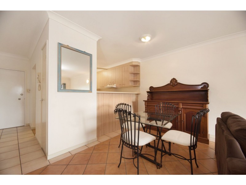 10/303-305 Lake Street, Cairns North QLD 4870