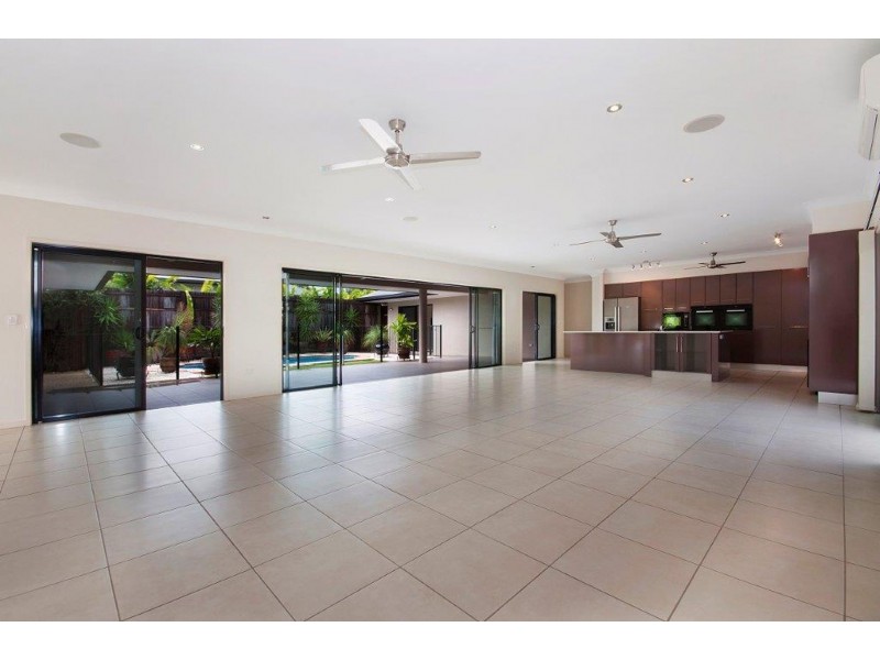 5 Rainbow Street, Kanimbla QLD 4870