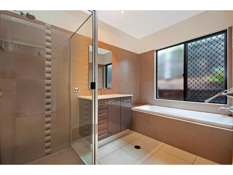 5 Rainbow Street, Kanimbla QLD 4870